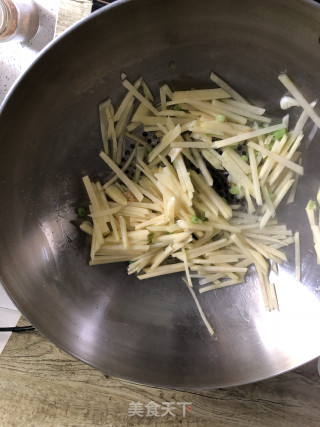 芹菜炒土豆丝的做法步骤：3