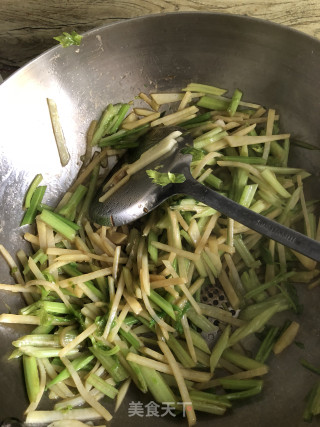 芹菜炒土豆丝的做法步骤：5