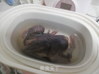 香菇鸽子汤的做法步骤：1