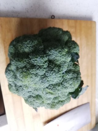 素炒西蓝花的做法步骤：1