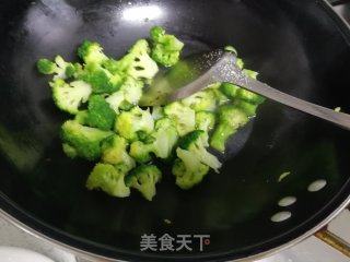 素炒西蓝花的做法步骤：6