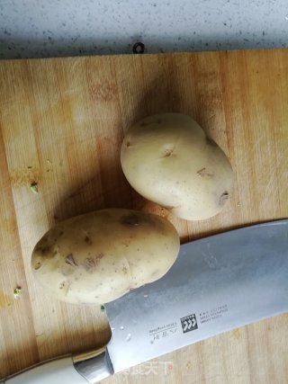 酸辣土豆丝的做法步骤：1