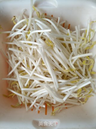 绿豆芽炒鸡丝的做法步骤：2