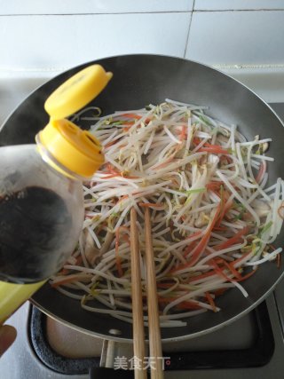 绿豆芽炒鸡丝的做法步骤：7