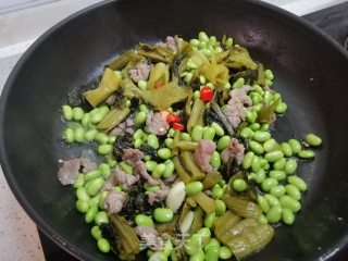 酸菜牛肉毛豆的做法步骤：8