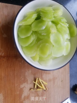 素炒莴笋片的做法步骤：2