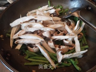 豆角炒蘑菇的做法步骤：7
