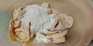 辣子肥肠的做法步骤：2