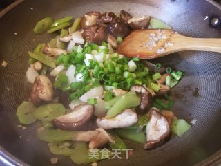 山药莴笋炒冬菇的做法步骤：13