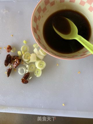 醋溜白菜的做法步骤：1