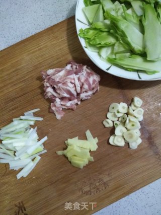 五花肉炒儿菜的做法步骤：5