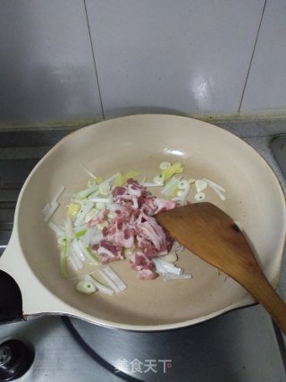 五花肉炒儿菜的做法步骤：7