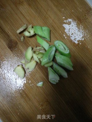 番茄汁糖醋鲈鱼的做法步骤：3