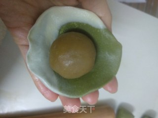 抹茶蛋黄酥的做法步骤：15