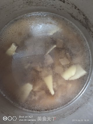 啤酒腐竹牛腩汤的做法步骤：4