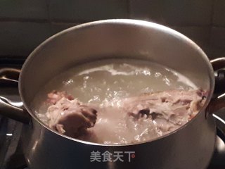 鸭架白菜豆腐汤的做法步骤：2