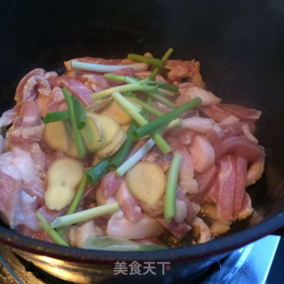 香菇炖肉的做法步骤：5