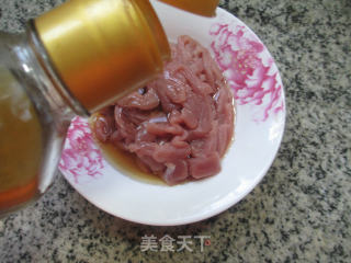 酸菜里脊肉炒带豆的做法步骤：3
