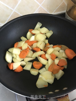 牛肉酥锅的做法步骤：1