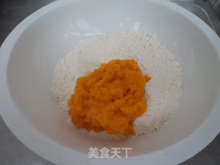 豆沙馅南瓜饼的做法步骤：4