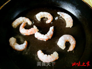 蒜香糖醋虾仁的做法步骤：3