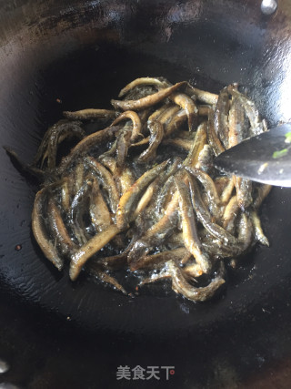 荞头炒泥鳅的做法步骤：1