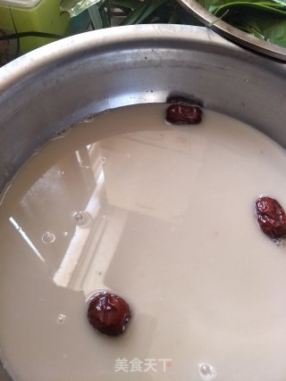 端午节粽子的做法步骤：1
