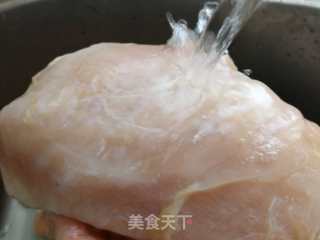 减脂增肌小零食——炒鸡丝的做法步骤：1