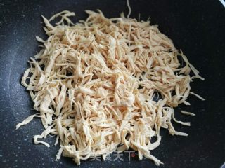 减脂增肌小零食——炒鸡丝的做法步骤：4