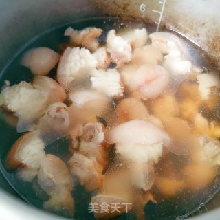 裤腿肉墨鱼黄花菜汤的做法步骤：10