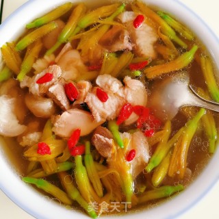 裤腿肉墨鱼黄花菜汤的做法步骤：13