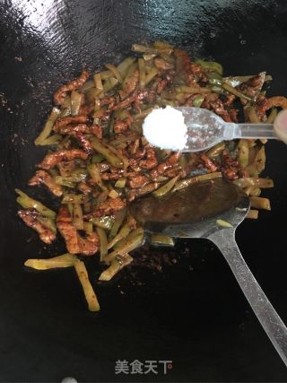 榨菜炒里脊肉的做法步骤：6