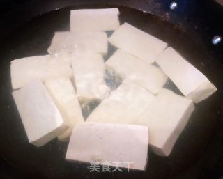 香煎鳗鱼豆腐#酸甜美食#的做法步骤：2