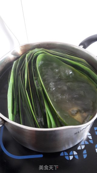 咸蛋黄肉粽的做法步骤：4