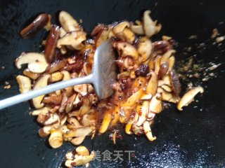 香菇炒牛柳的做法步骤：8