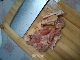 海带番薯粉鸡肉汤的做法步骤：1