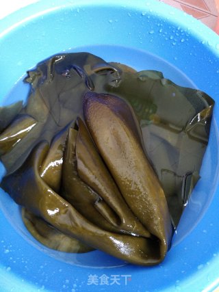 海带番薯粉鸡肉汤的做法步骤：2