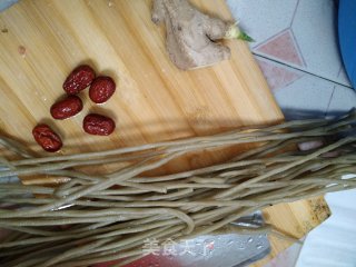 海带番薯粉鸡肉汤的做法步骤：3