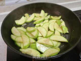 蒜片炒云南小瓜的做法步骤：6