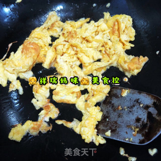 ????‍????仙草烹饪????cooking????‍????：祥瑞宝贝餐桌之菠菜炒鸡蛋的做法步骤：2