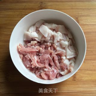 丝瓜炒肉的做法步骤：2