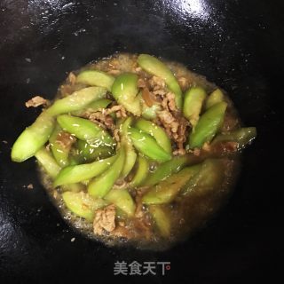 丝瓜炒肉的做法步骤：8