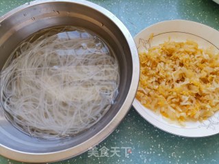 酸菜炒粉条——打开你的味蕾的做法步骤：2