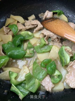 青椒土豆炒肉片的做法步骤：5