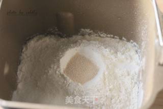 牛肉肠玉米面包的做法步骤：1