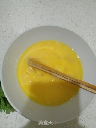 爱心便当-西红柿炒鸡蛋的做法步骤：1