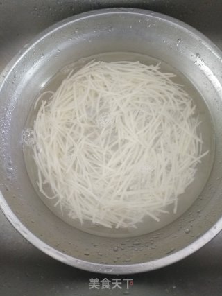 番茄沙司糖醋土豆鸡蛋饼的做法步骤：2