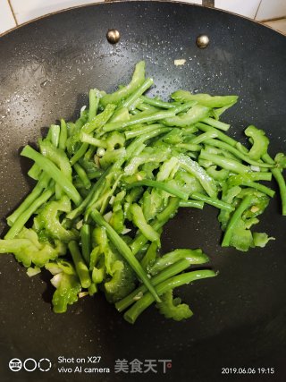 苦瓜炒豆角的做法步骤：5