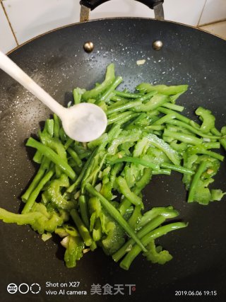 苦瓜炒豆角的做法步骤：6