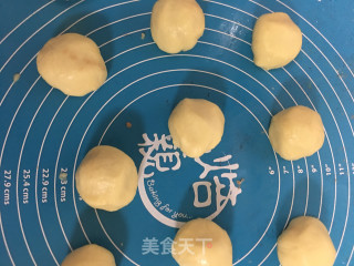 奶香桃花酥的做法步骤：8